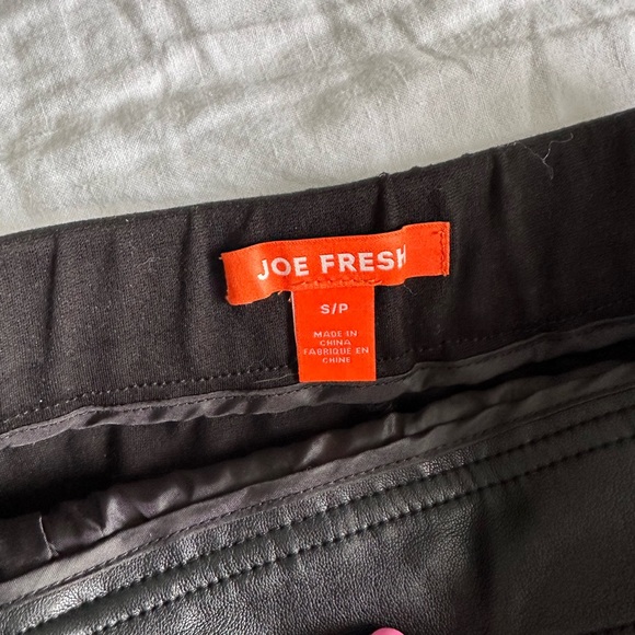 Faux leather and cotton skirt with zip. - Picture 3 of 4